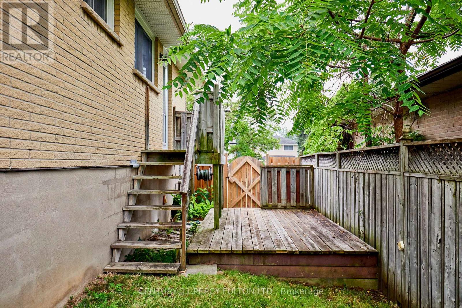 816 CARNABY CRESCENT - 28