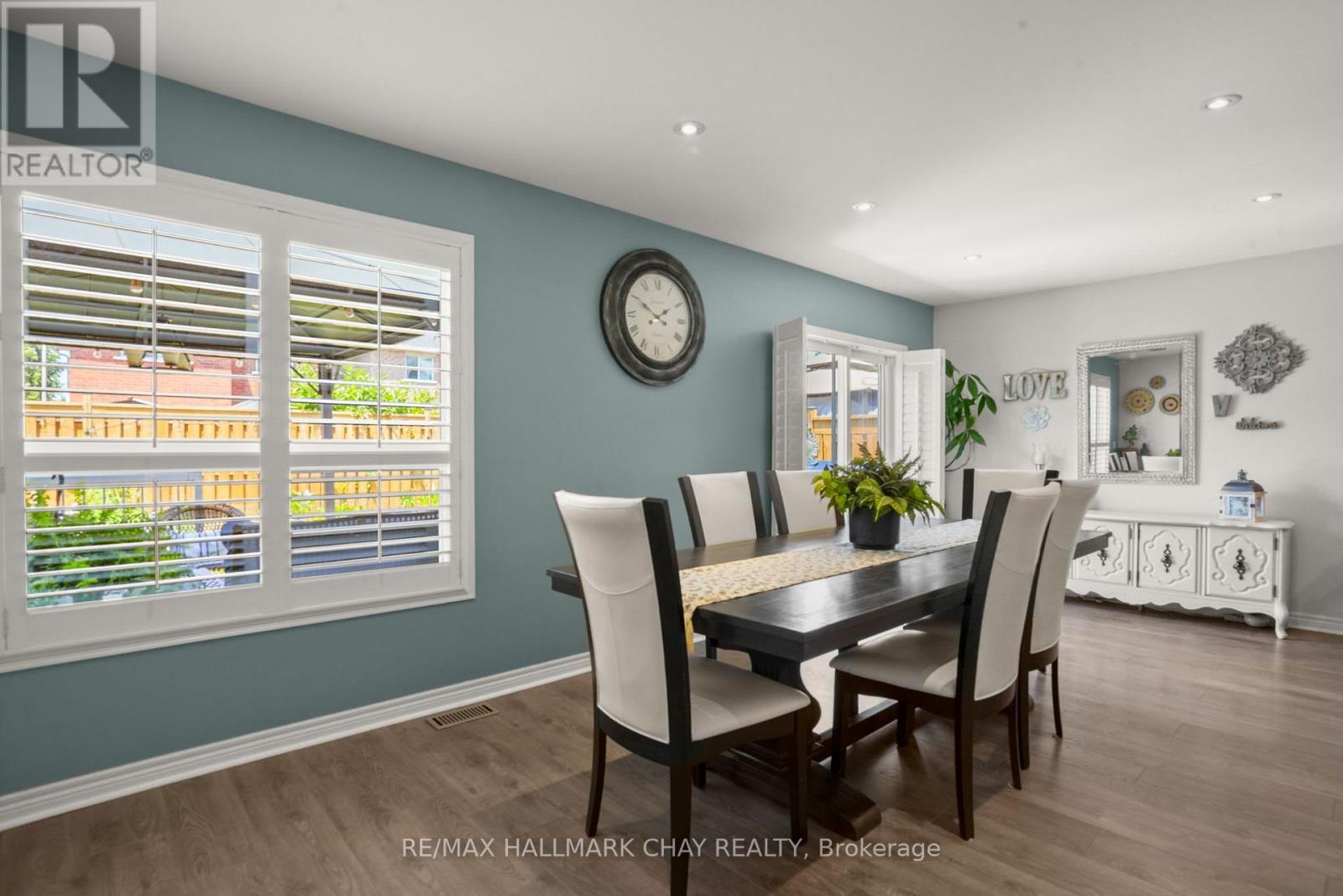 110 HENDERSON CRESCENT - 14