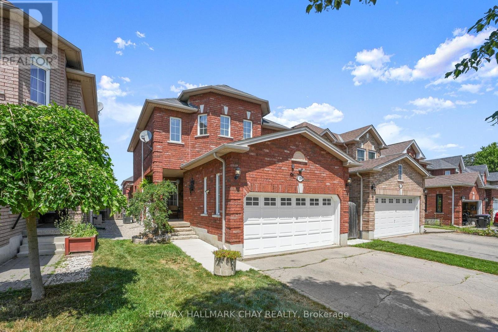 110 HENDERSON CRESCENT - 2