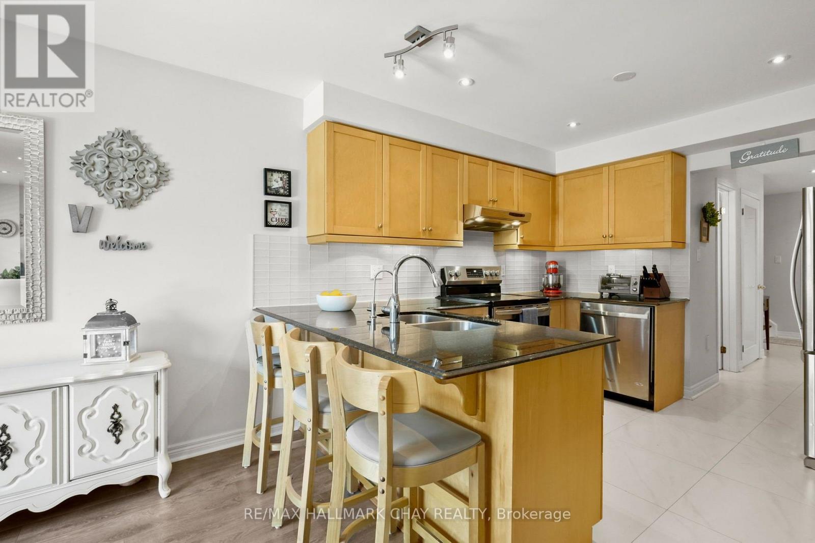110 HENDERSON CRESCENT - 20