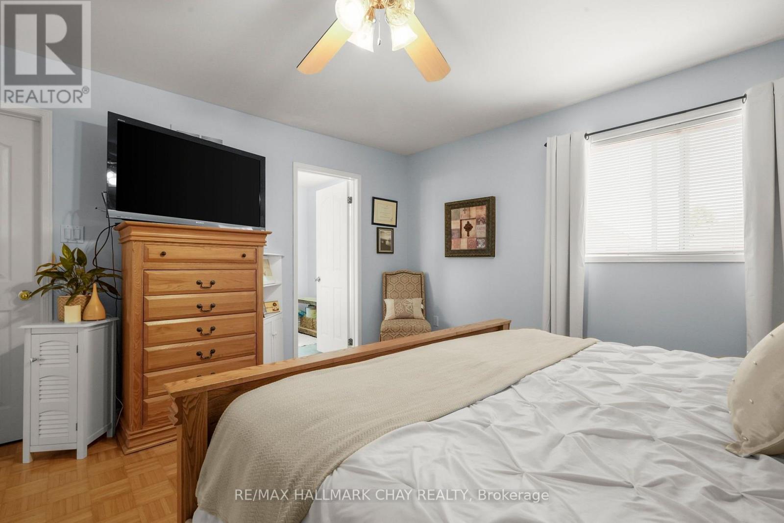110 HENDERSON CRESCENT - 26