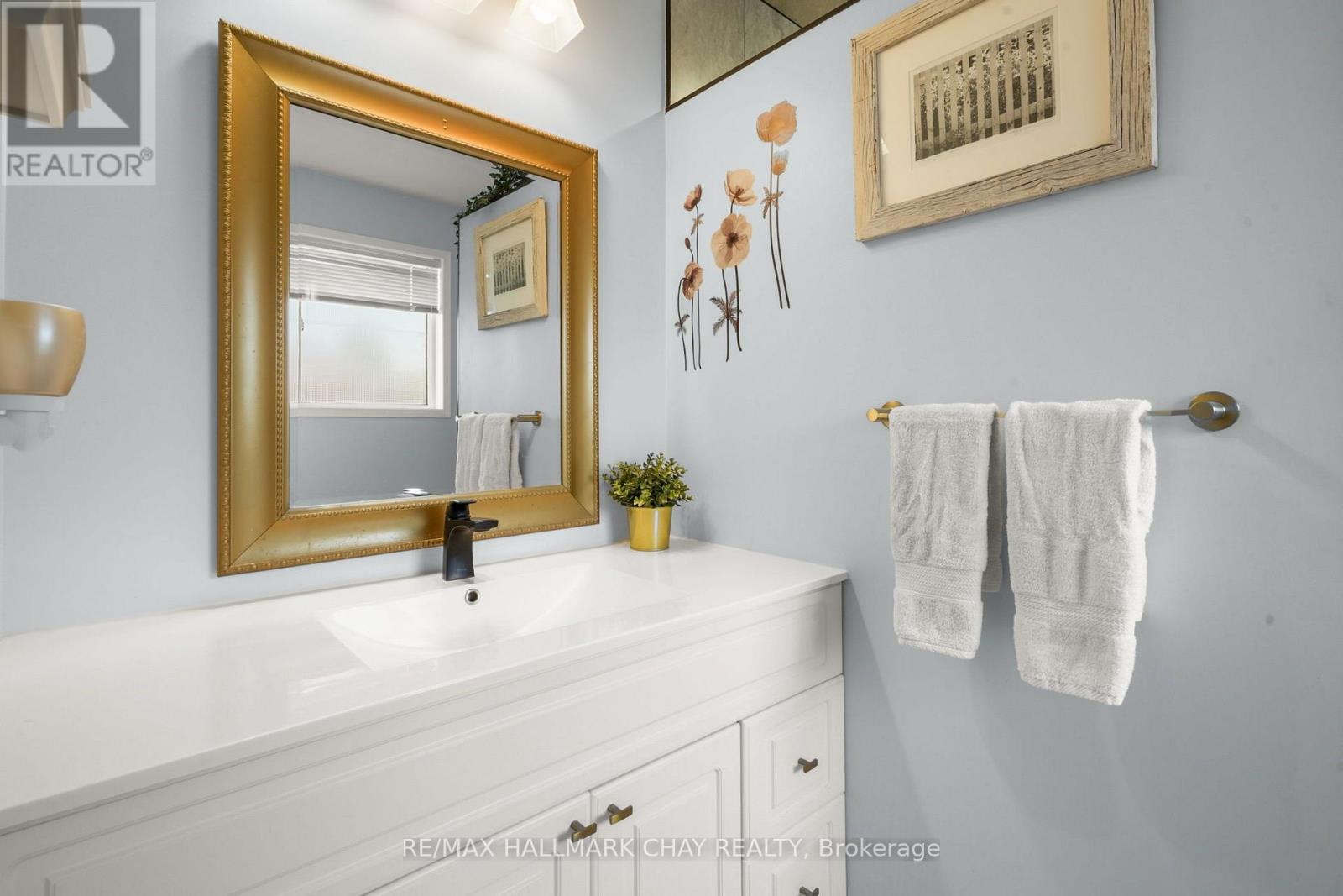 110 HENDERSON CRESCENT - 27