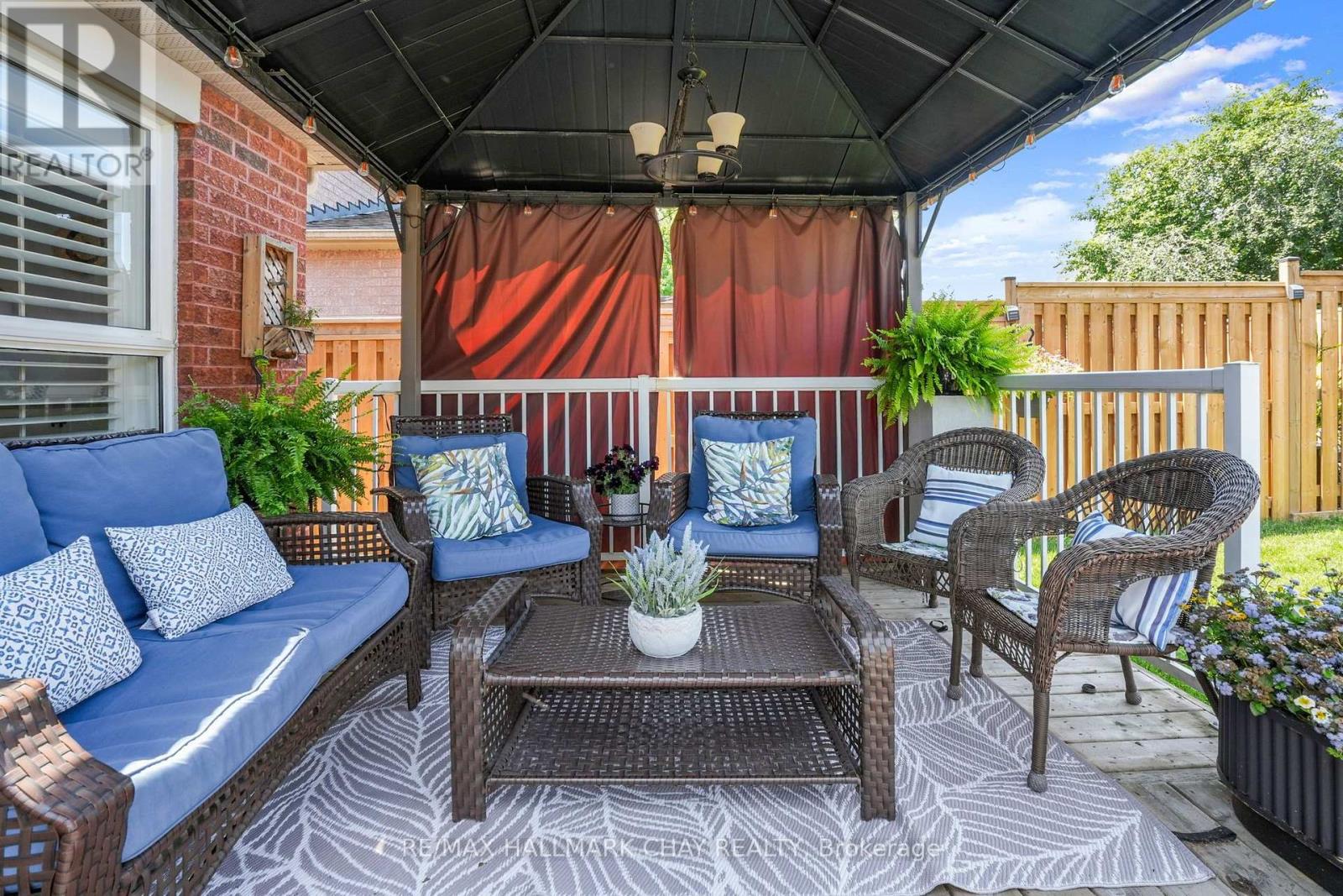 110 HENDERSON CRESCENT - 40