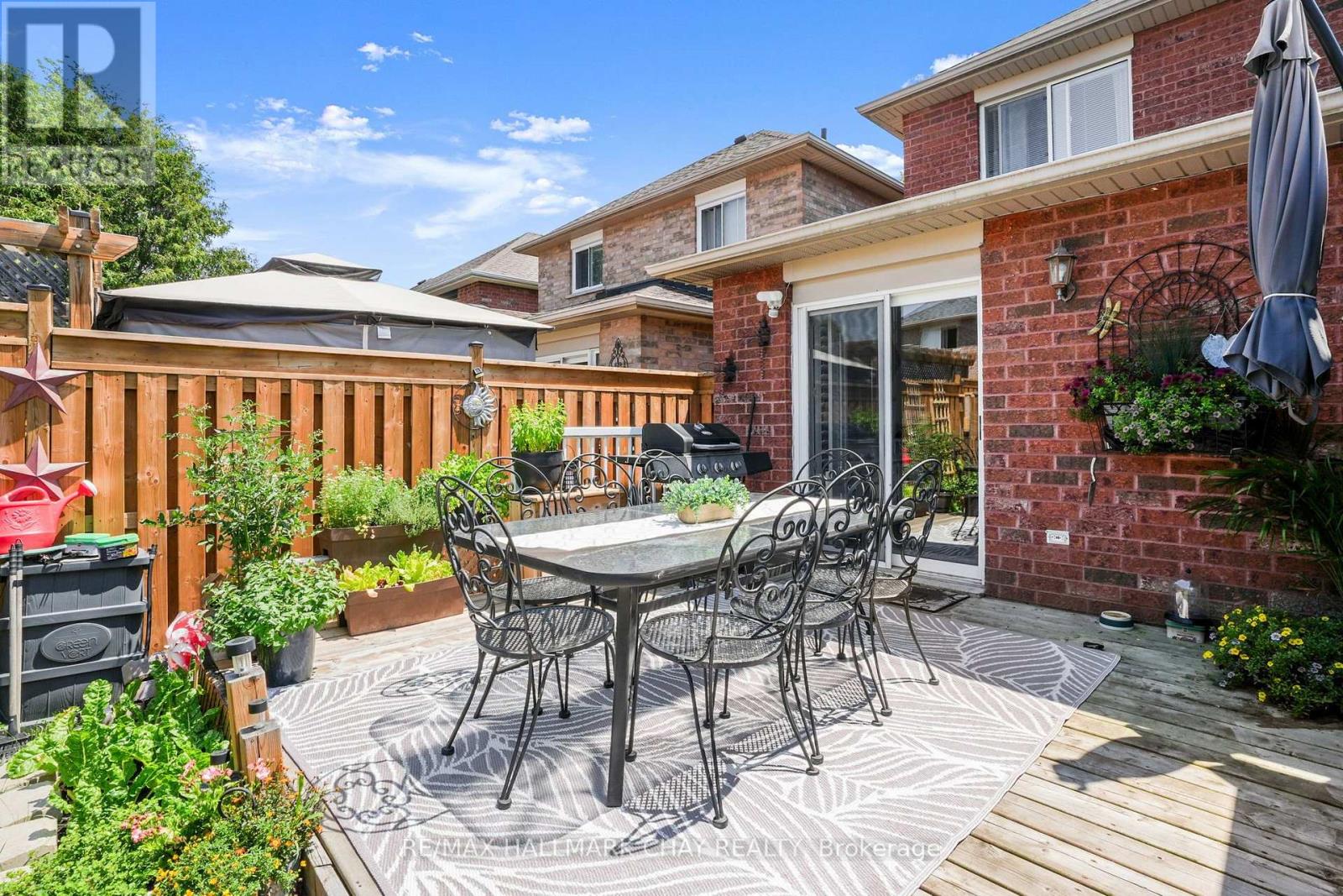 110 HENDERSON CRESCENT - 43