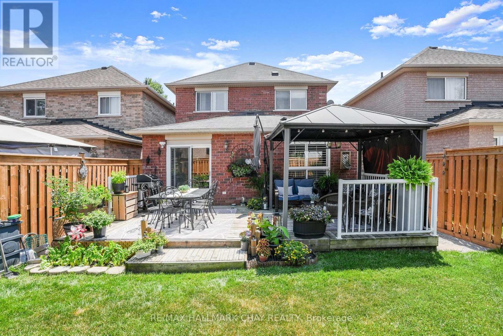 110 HENDERSON CRESCENT - 45