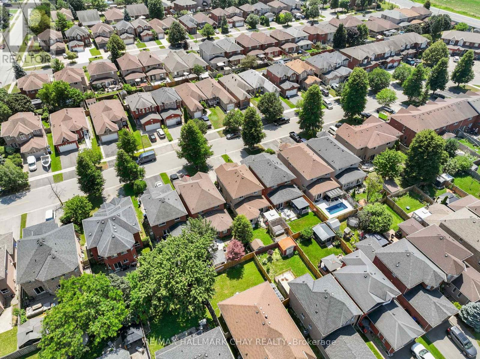 110 HENDERSON CRESCENT - 48