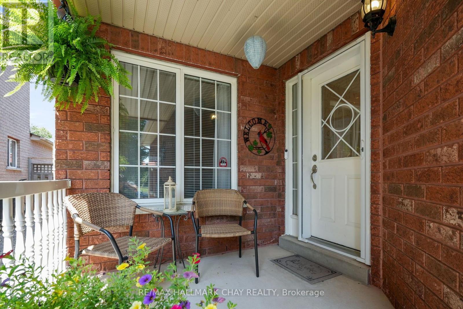 110 HENDERSON CRESCENT - 5