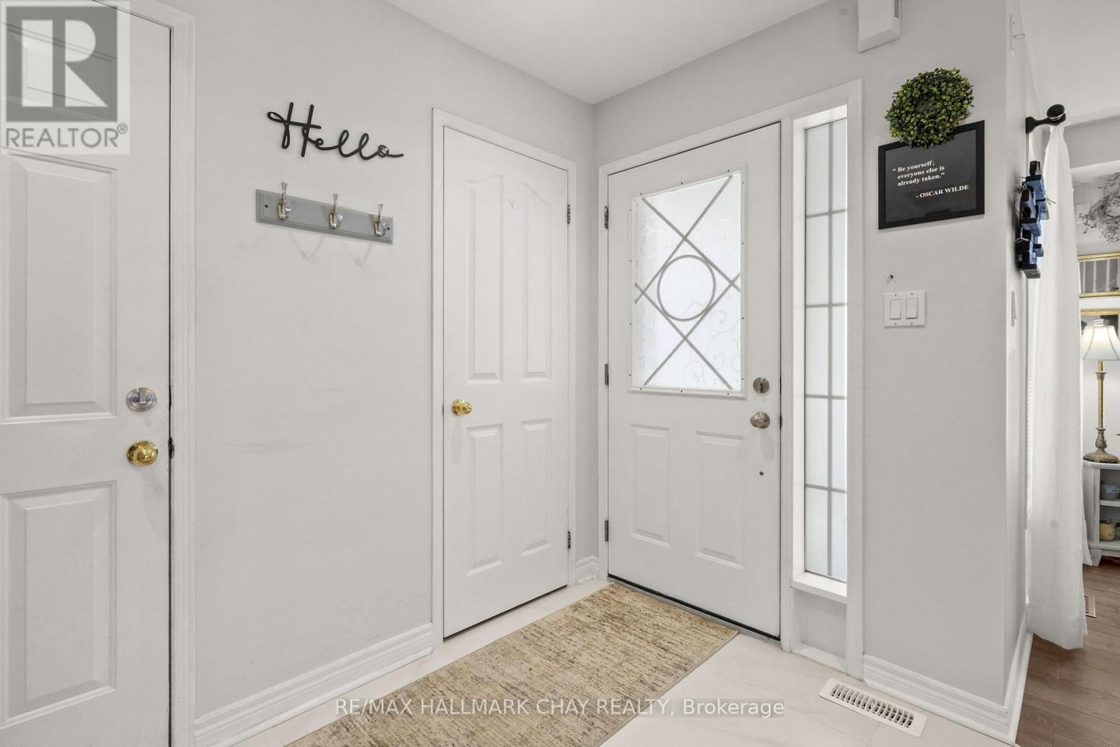 110 HENDERSON CRESCENT - 7