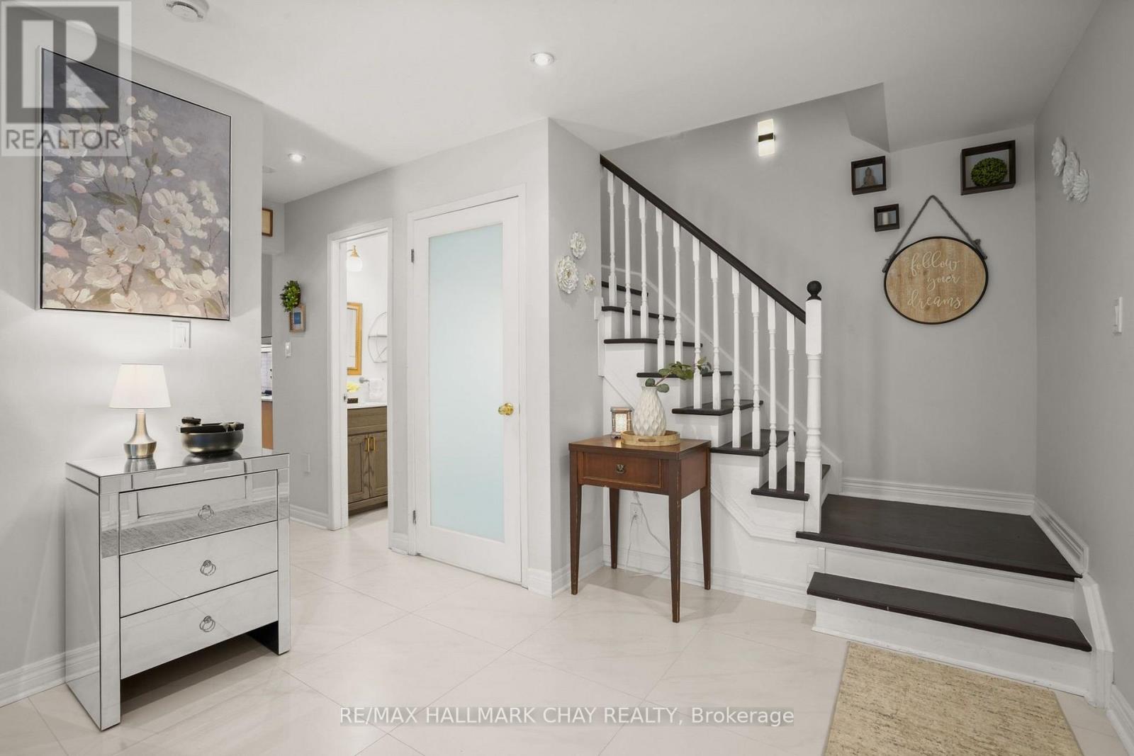 110 HENDERSON CRESCENT - 8