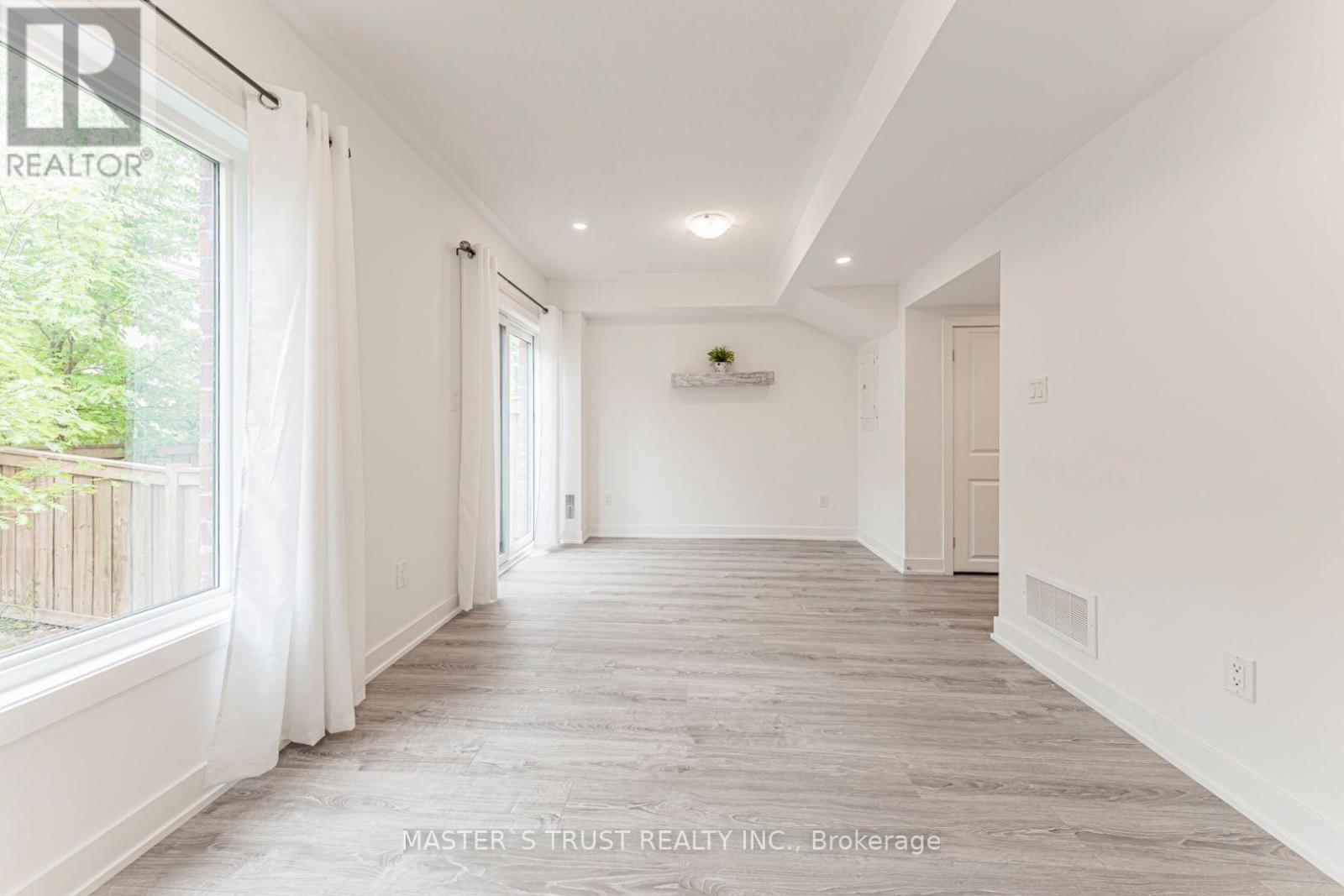 110 COVINGTON CRESCENT - 14