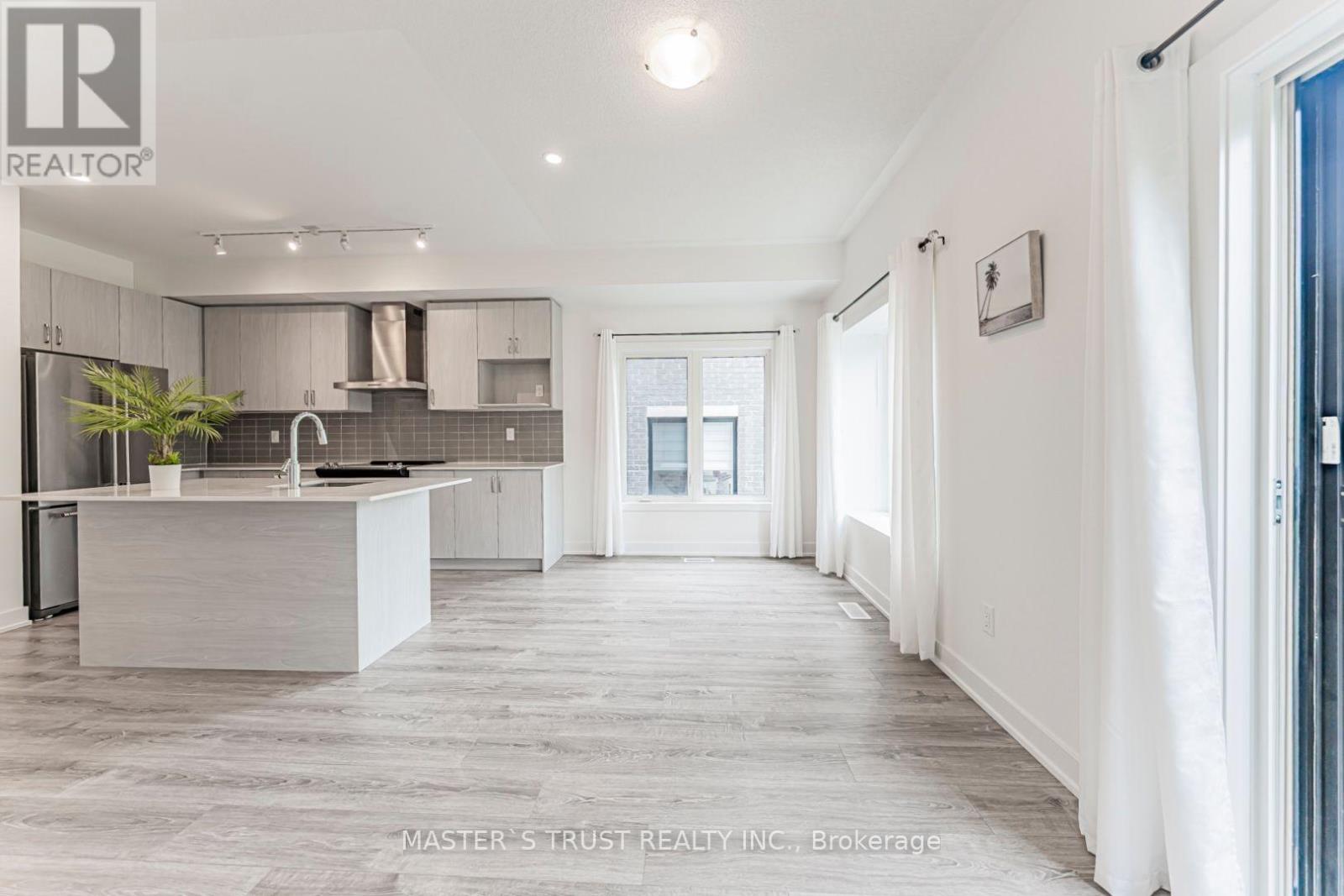 110 COVINGTON CRESCENT - 17