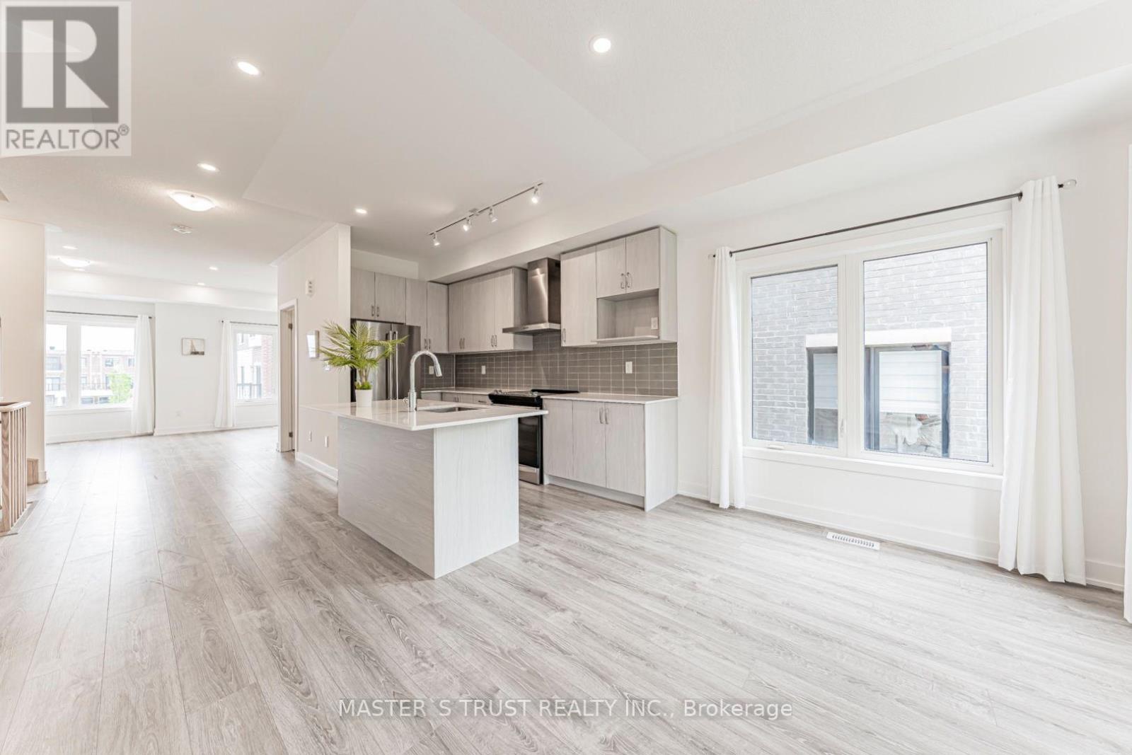 110 COVINGTON CRESCENT - 18