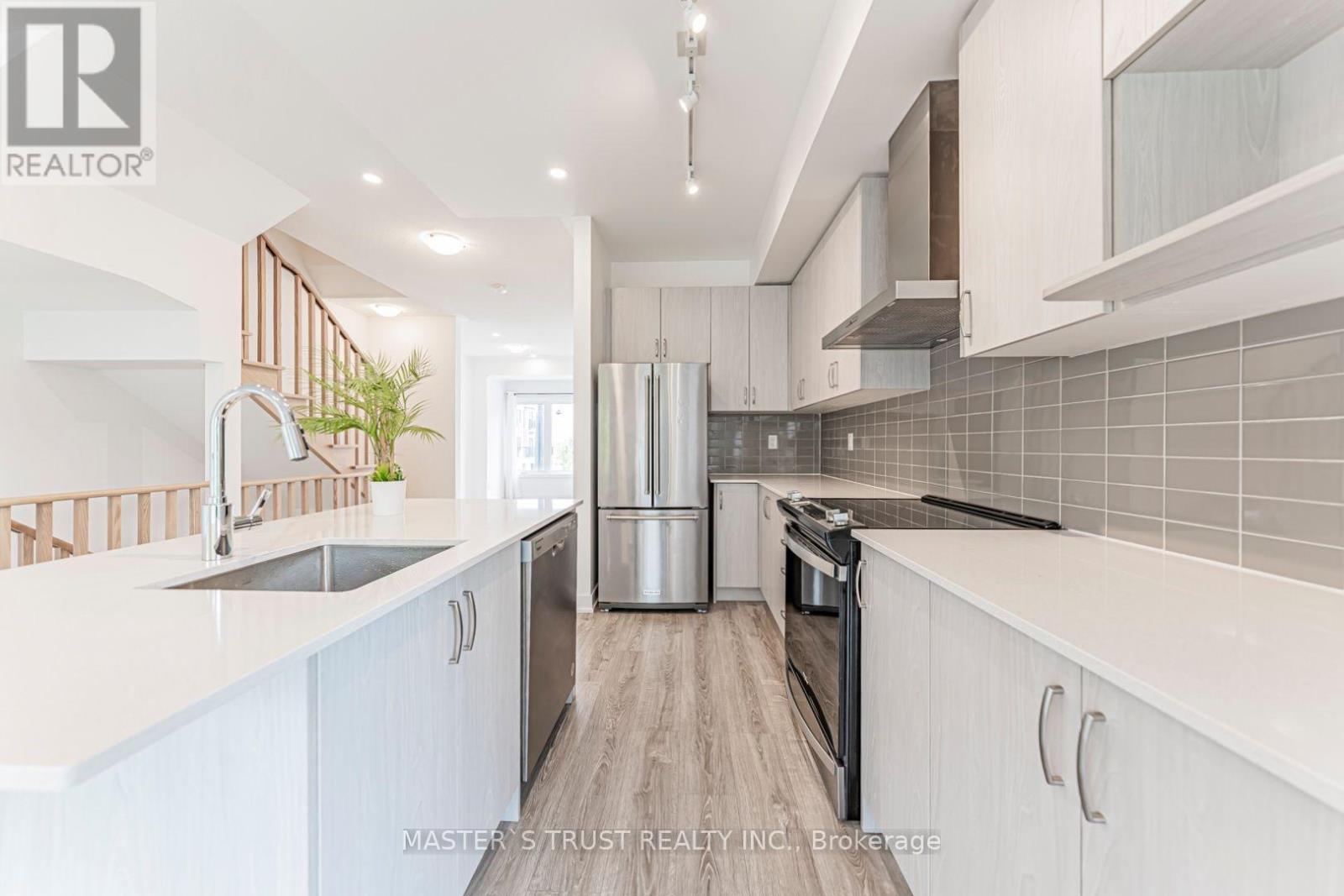 110 COVINGTON CRESCENT - 19