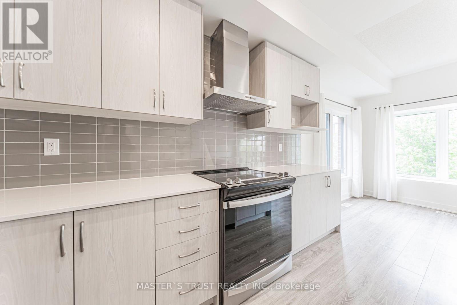110 COVINGTON CRESCENT - 21