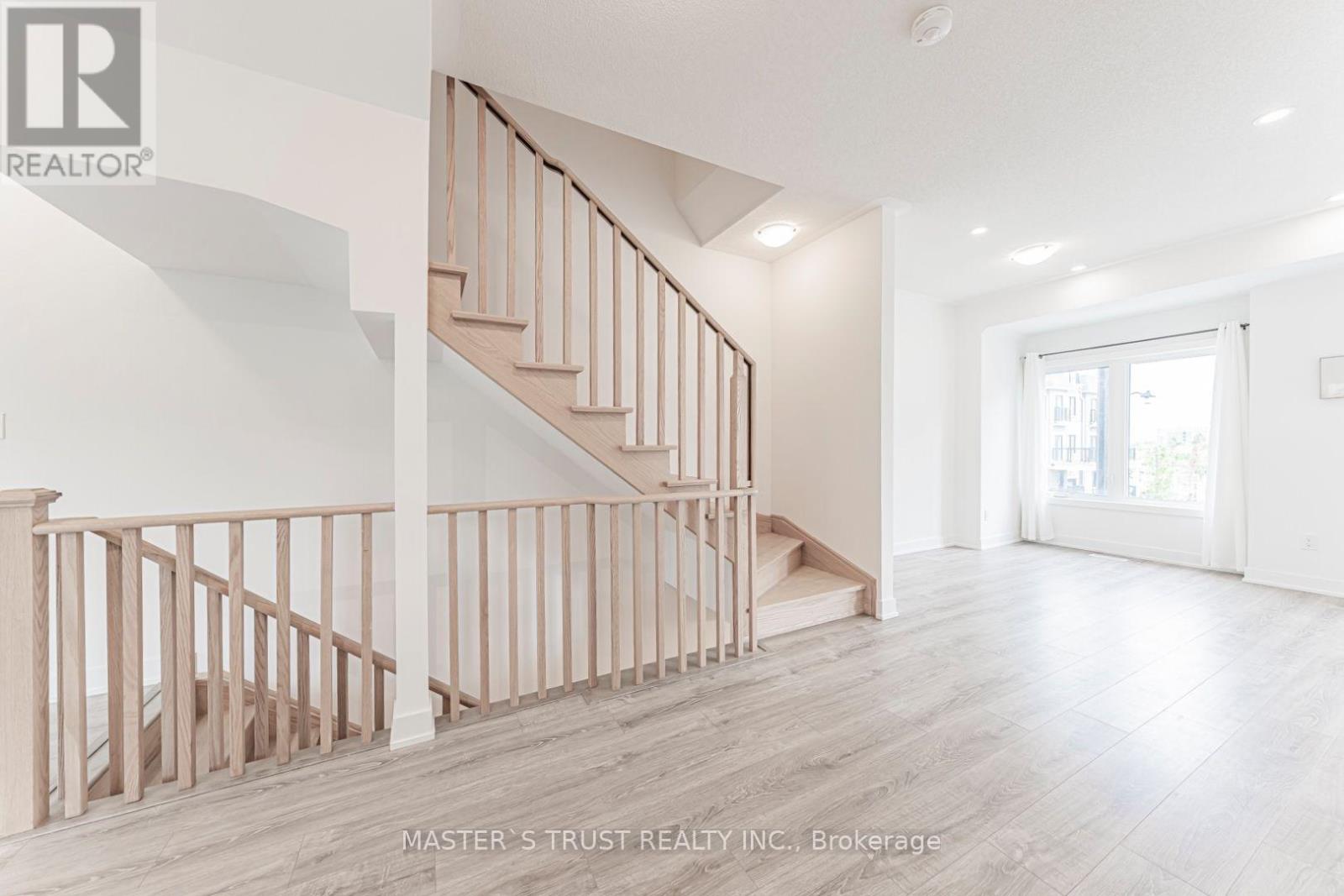 110 COVINGTON CRESCENT - 23
