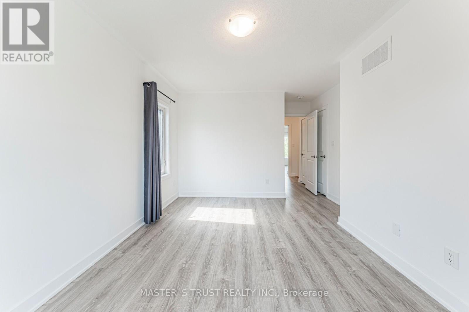 110 COVINGTON CRESCENT - 32