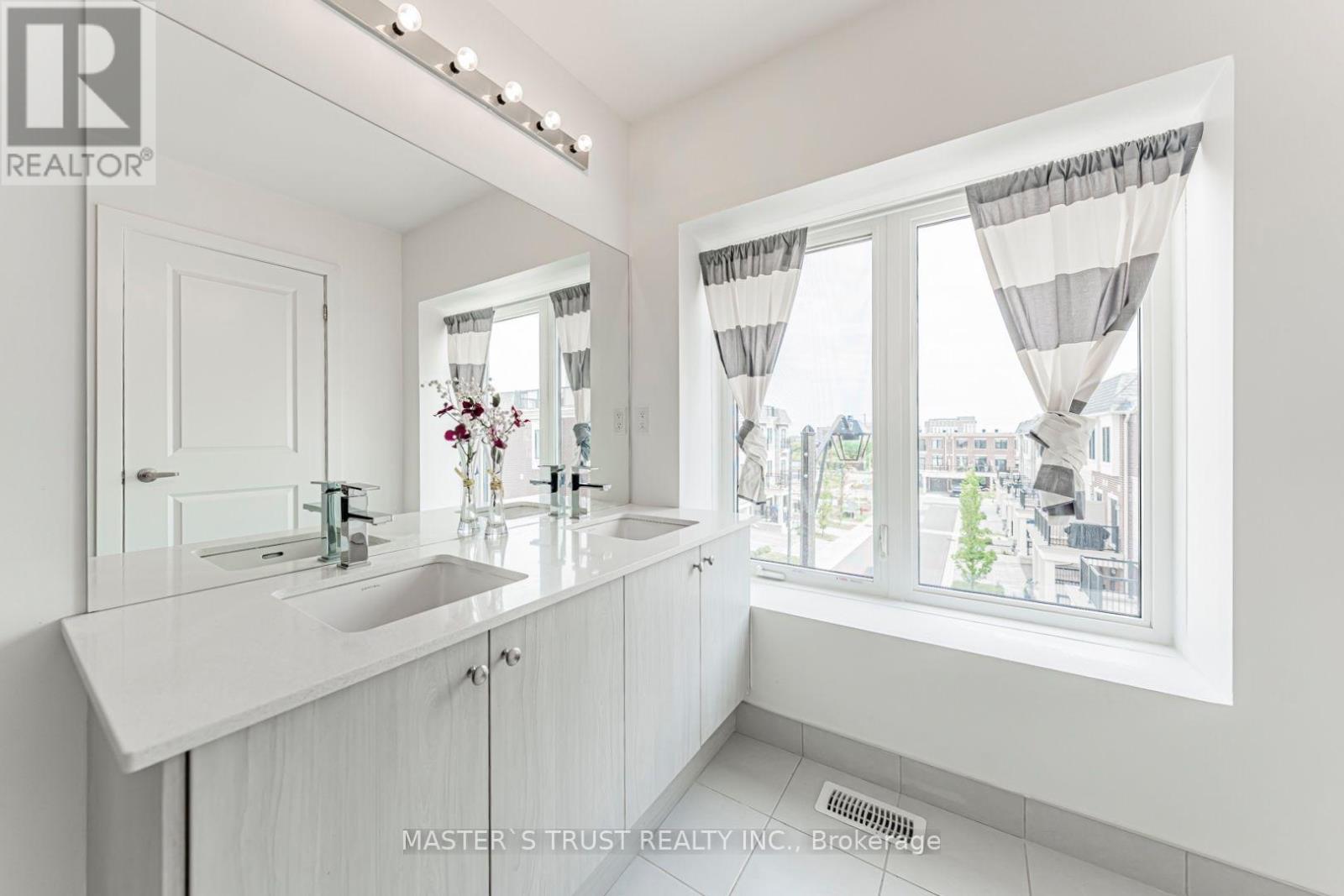 110 COVINGTON CRESCENT - 35