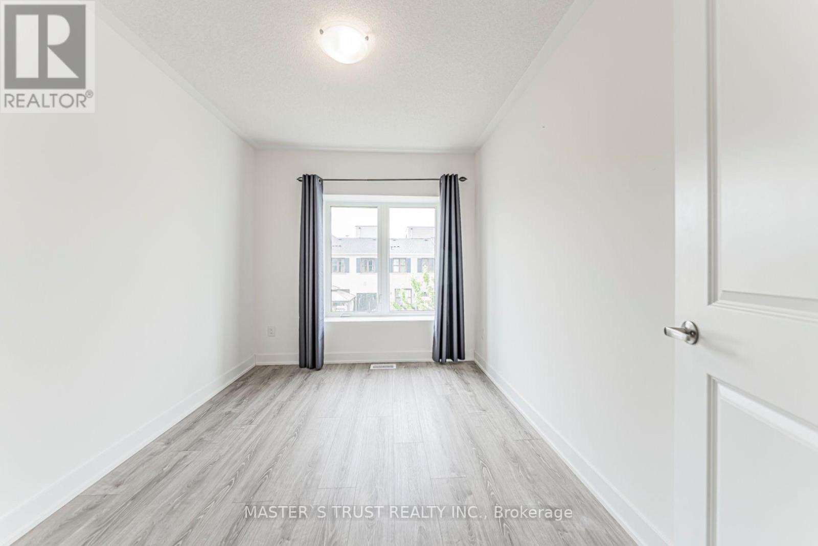 110 COVINGTON CRESCENT - 38