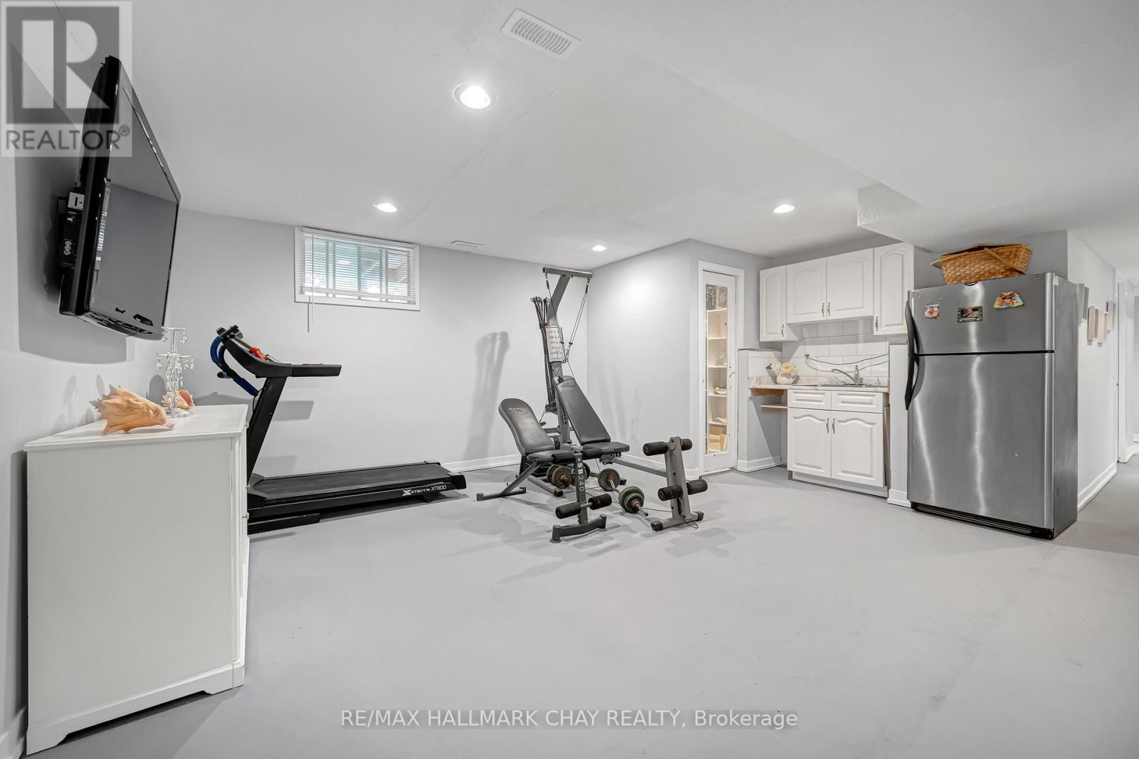 20 HOWARD AVENUE - 23