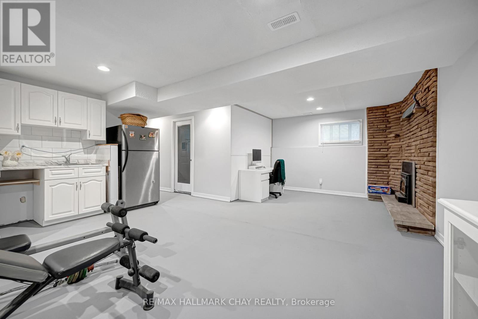 20 HOWARD AVENUE - 25