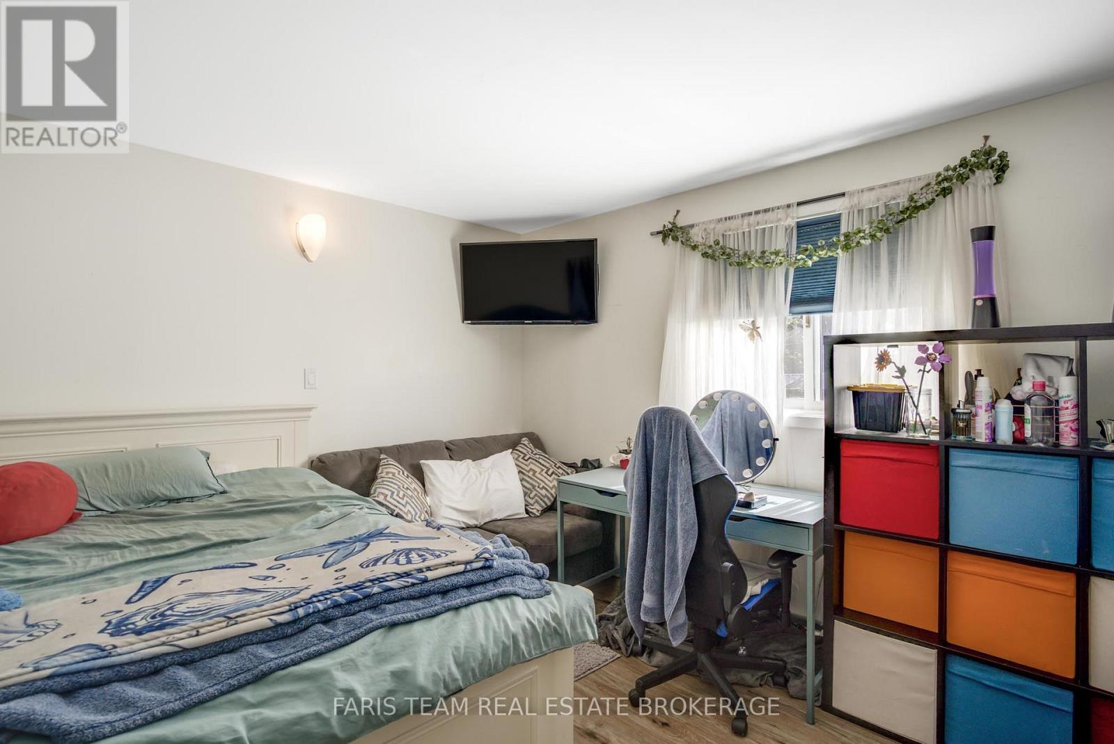179 JOHN STREET - 10