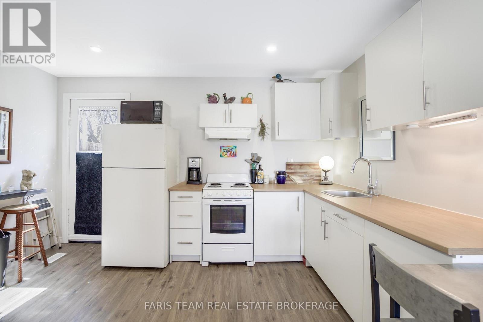 179 JOHN STREET - 14