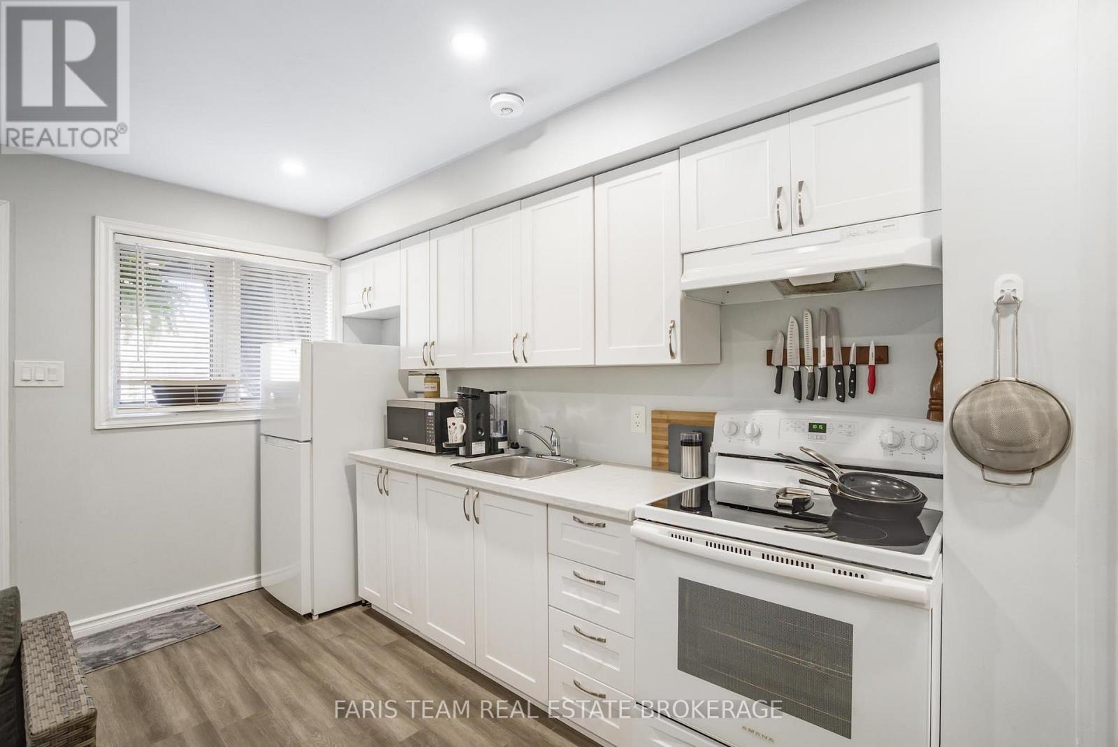 179 JOHN STREET - 22