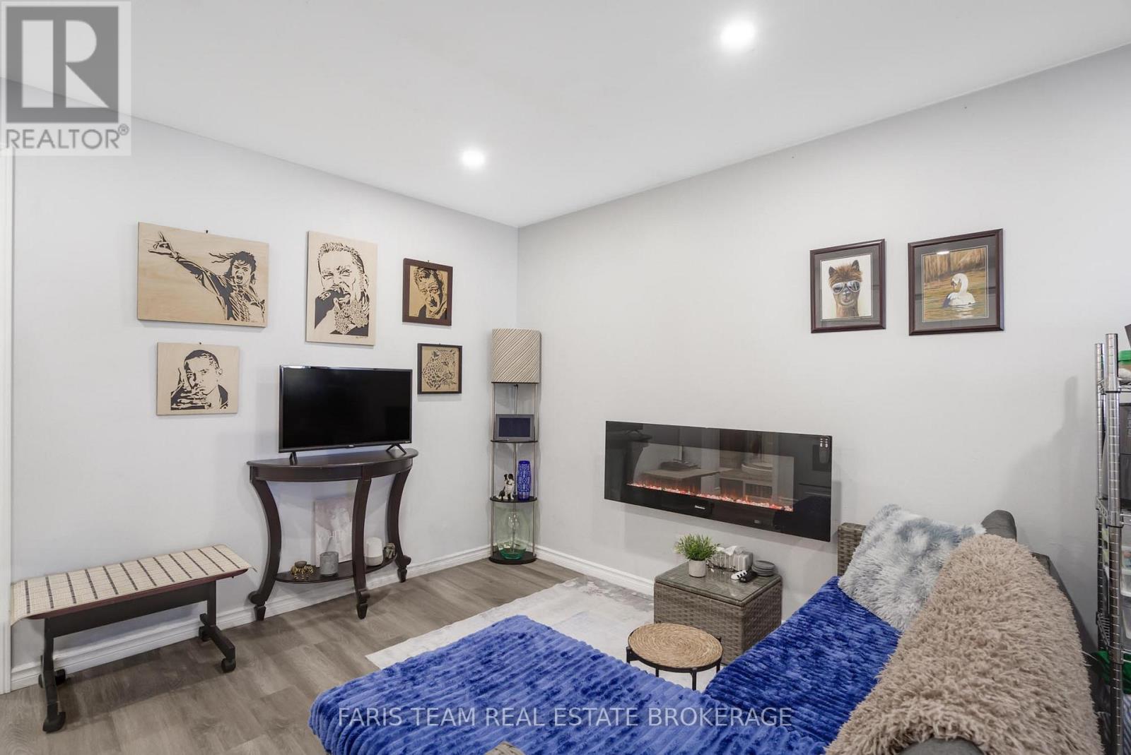 179 JOHN STREET - 23