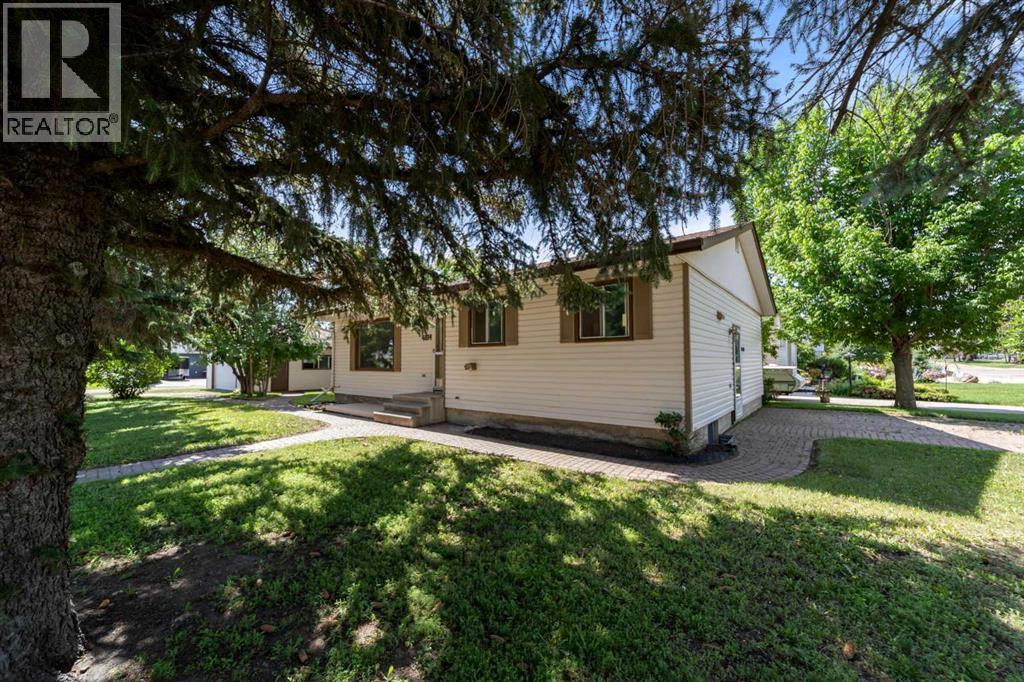 4814 49 Avenue - 1