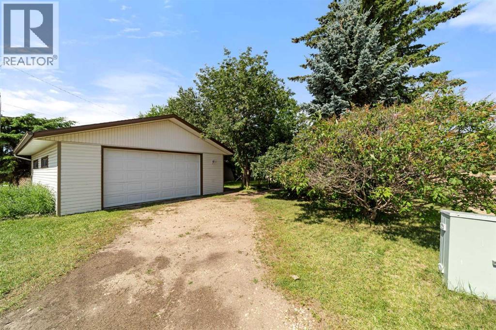 4814 49 Avenue - 24