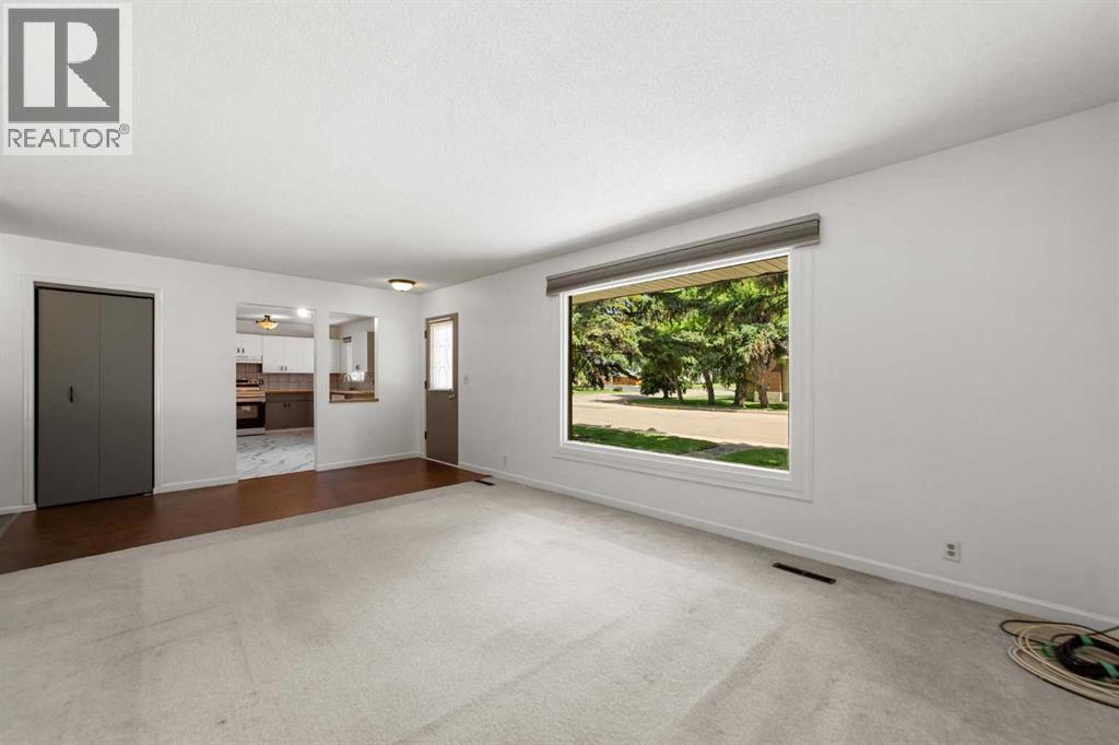 4814 49 Avenue - 3