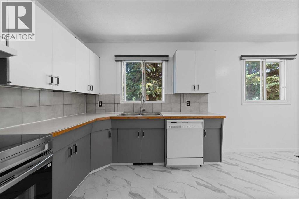 4814 49 Avenue - 9