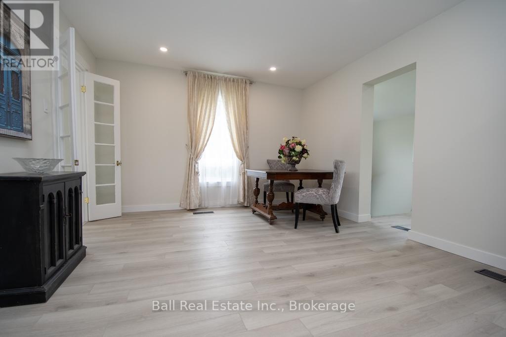 28 BOOTH STREET N - 14