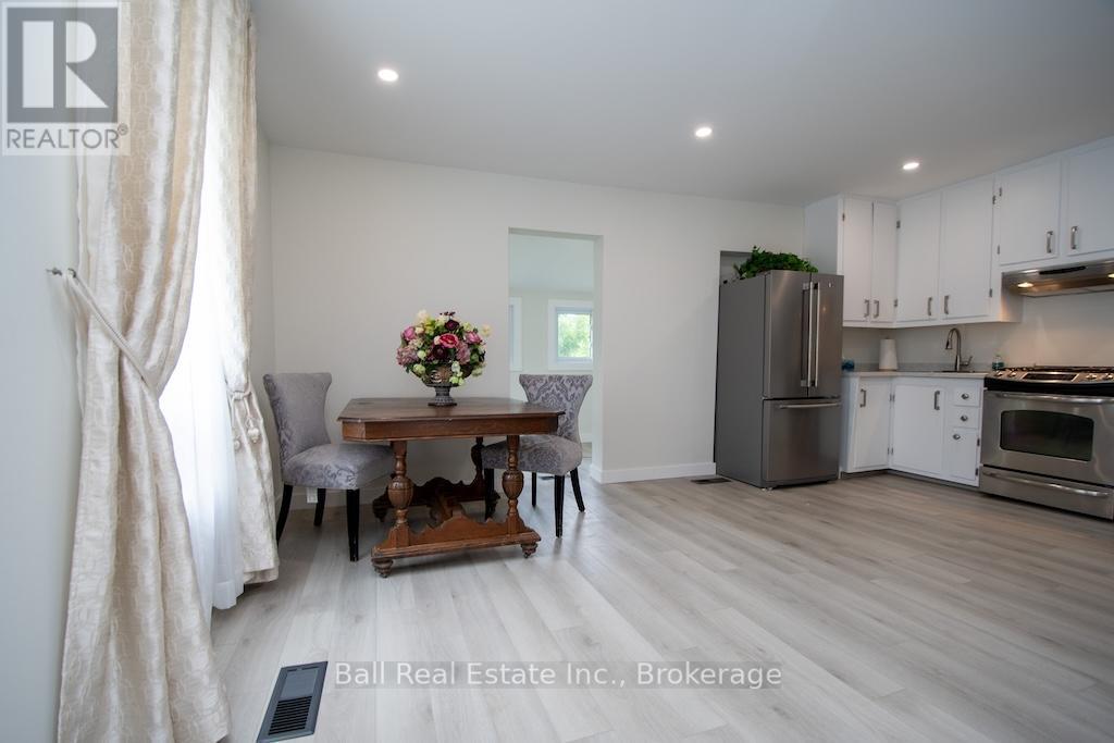 28 BOOTH STREET N - 16