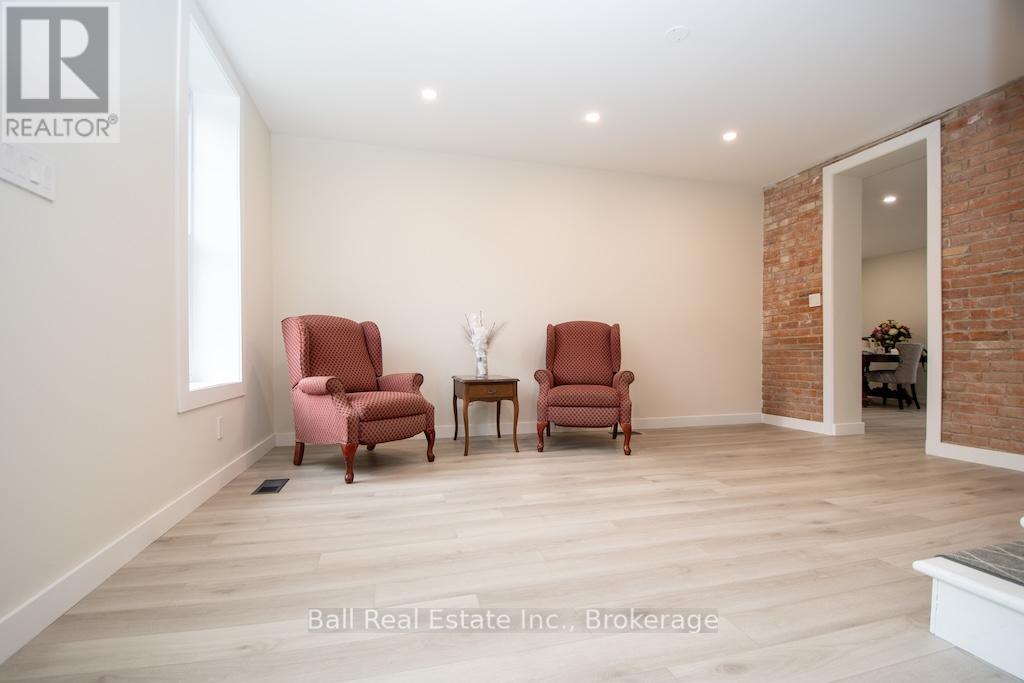 28 BOOTH STREET N - 11