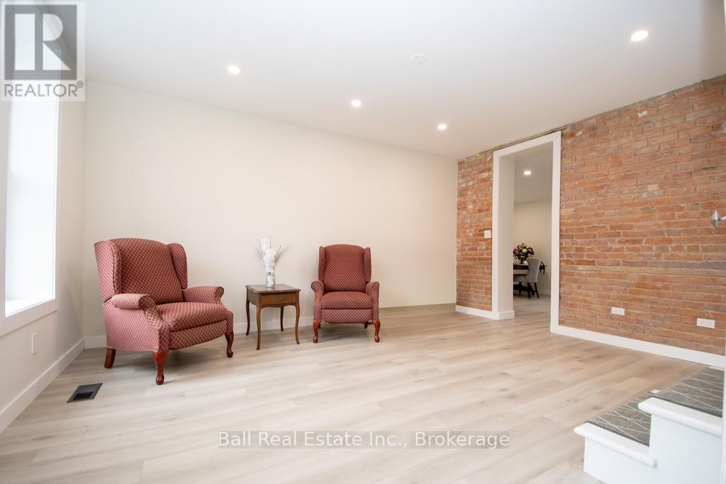28 BOOTH STREET N - 12