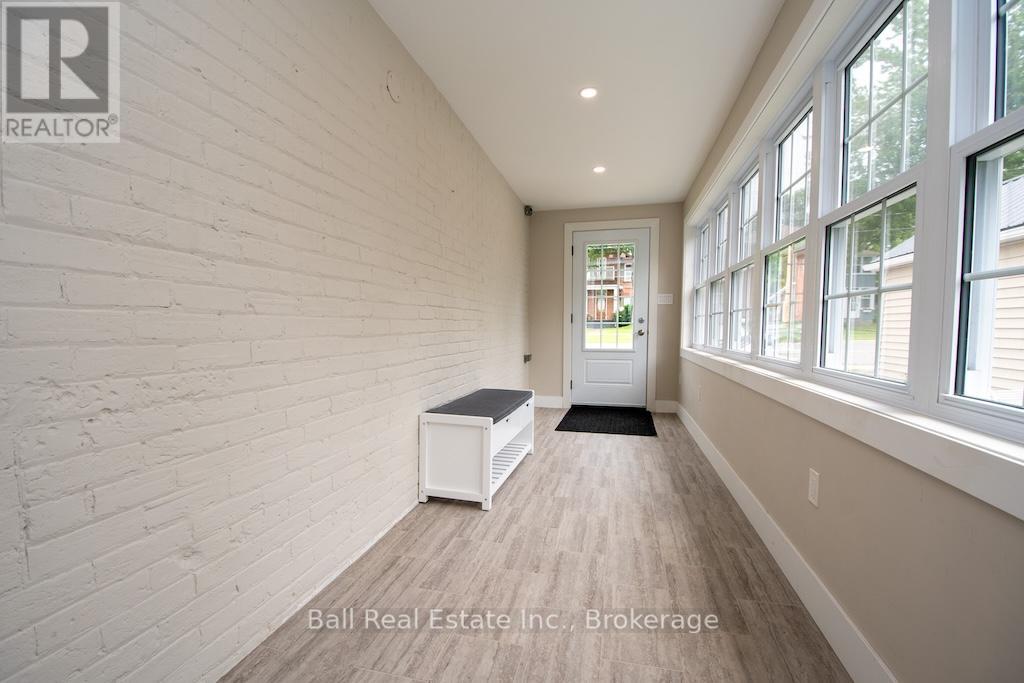 28 BOOTH STREET N - 6