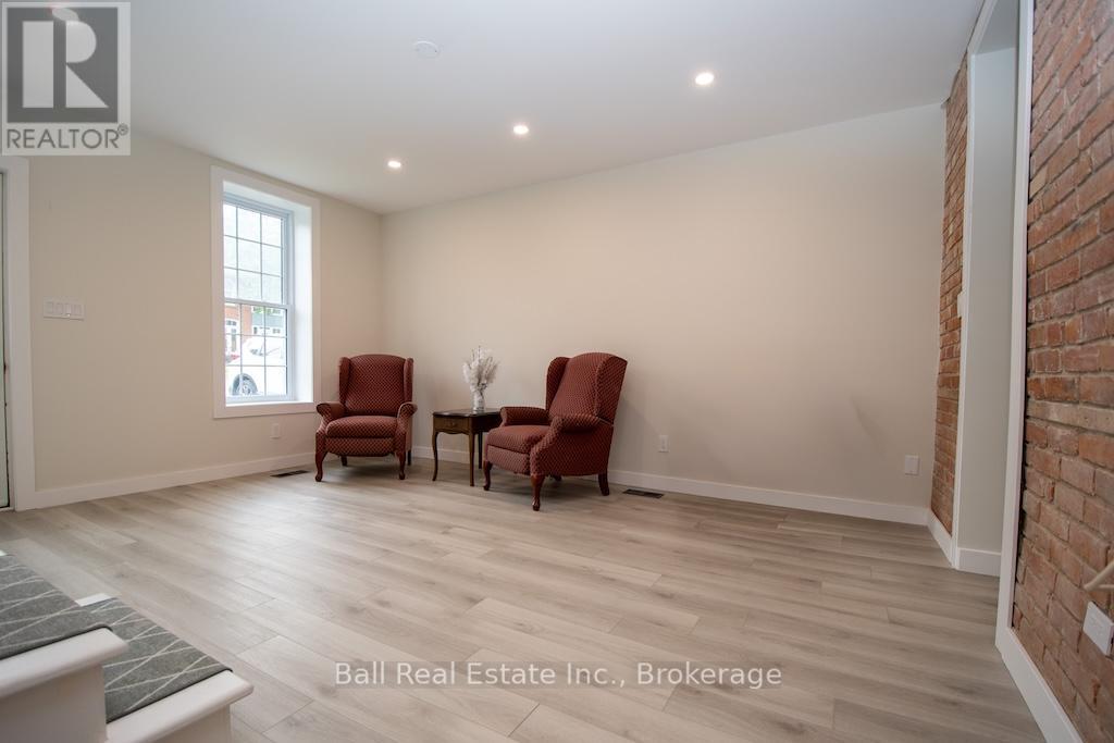 28 BOOTH STREET N - 9