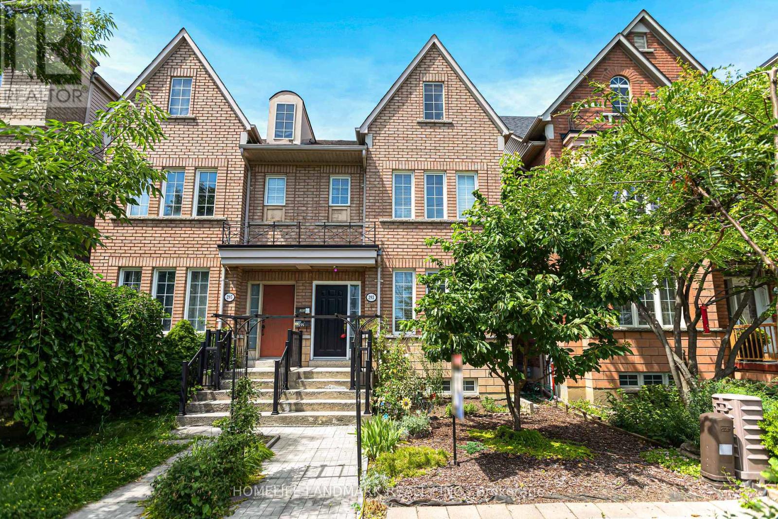 Photo of 293 Murray Ross Parkway
