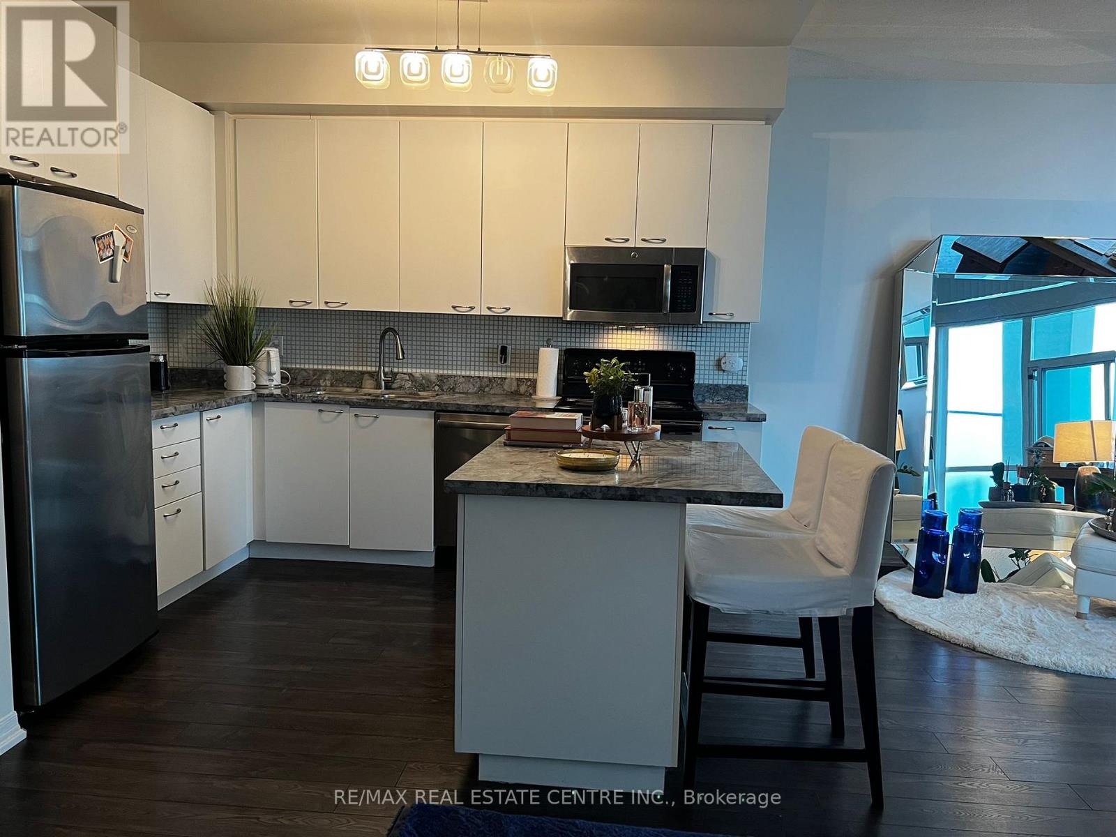 #913 3939 DUKE OF YORK BOULEVARD - 3