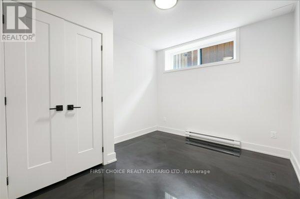 271 QUEEN MARY STREET - 32