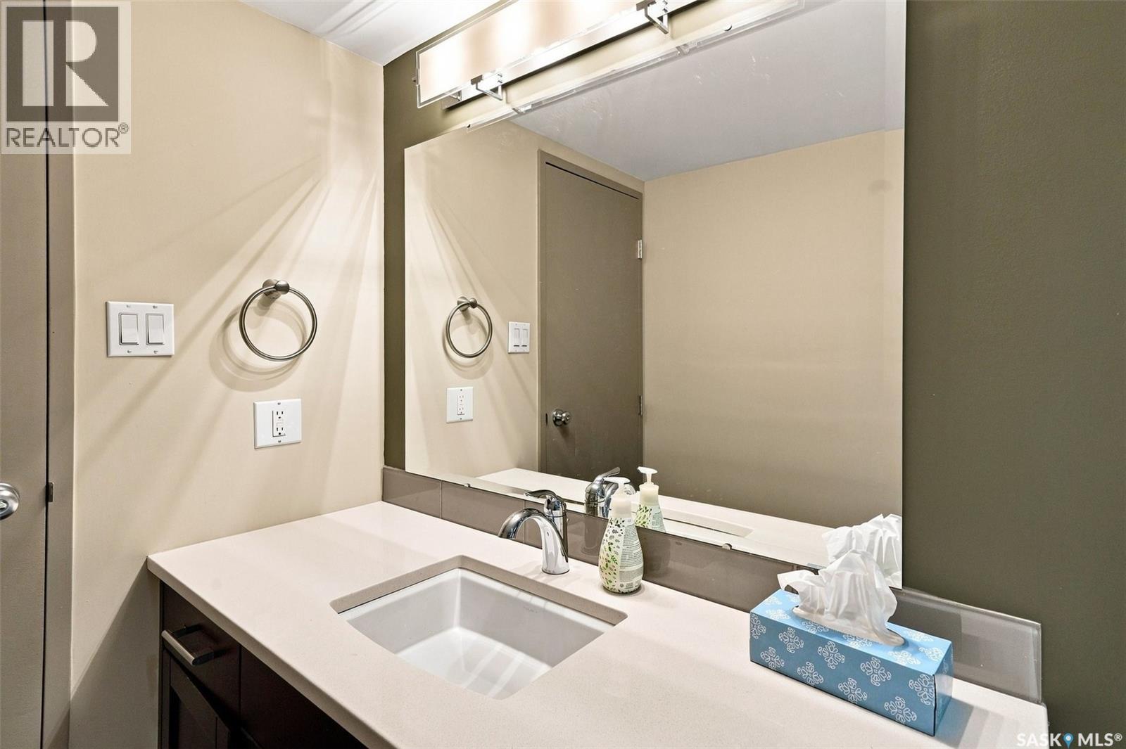#2102 315 5th AVENUE N - 20