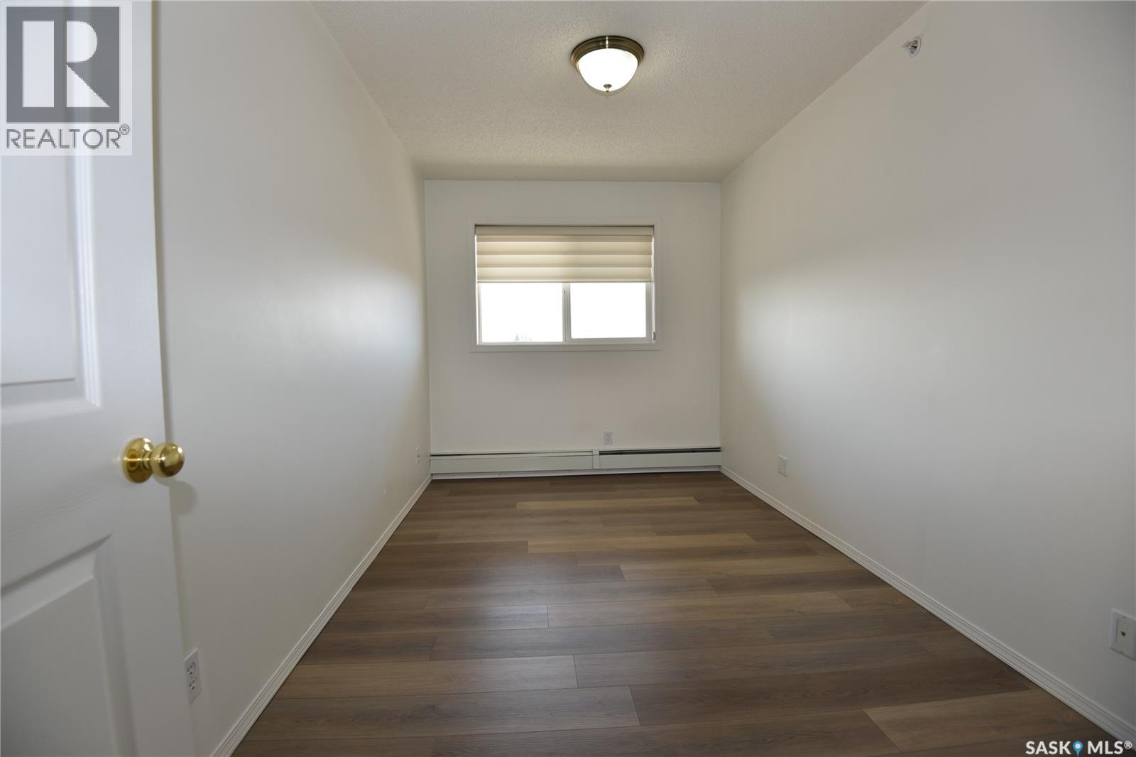 #407 220 1st STREET E - 15