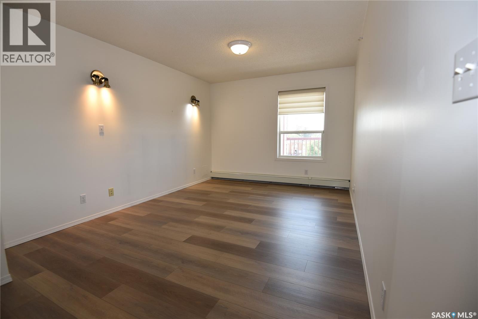 #407 220 1st STREET E - 19