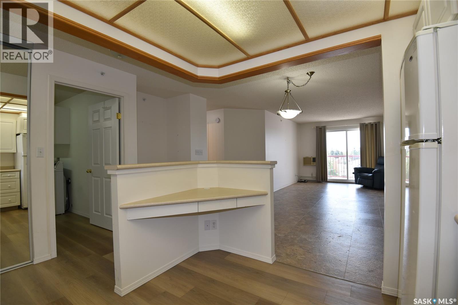 #407 220 1st STREET E - 5