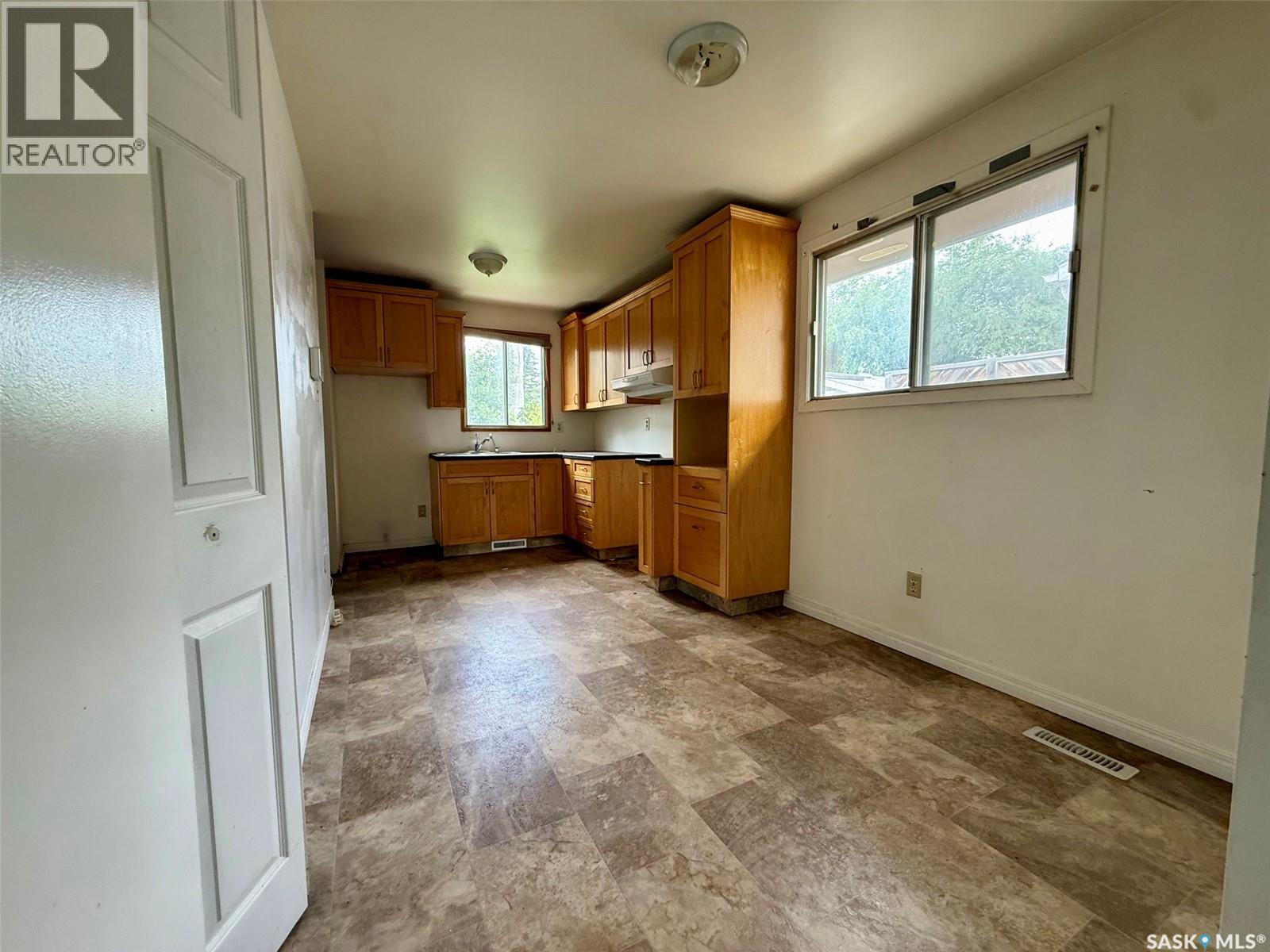 90 Turner CRESCENT - Image 4