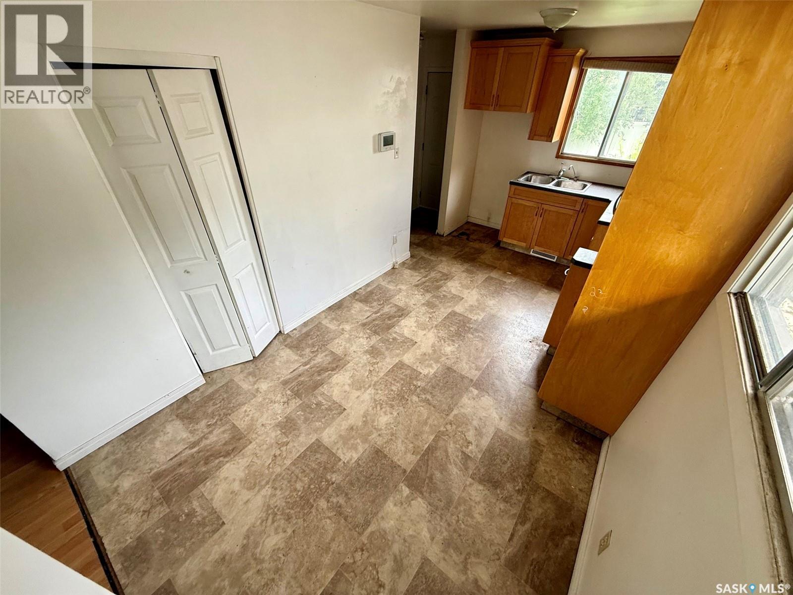 90 Turner CRESCENT - Image 5