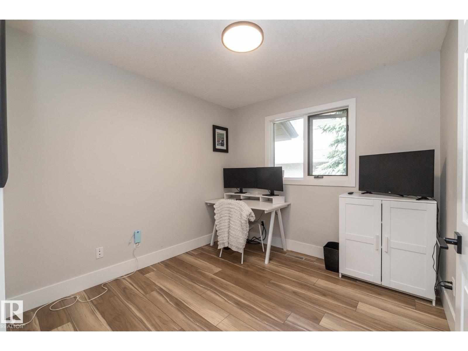 808 HEPBURN AV NW - 14