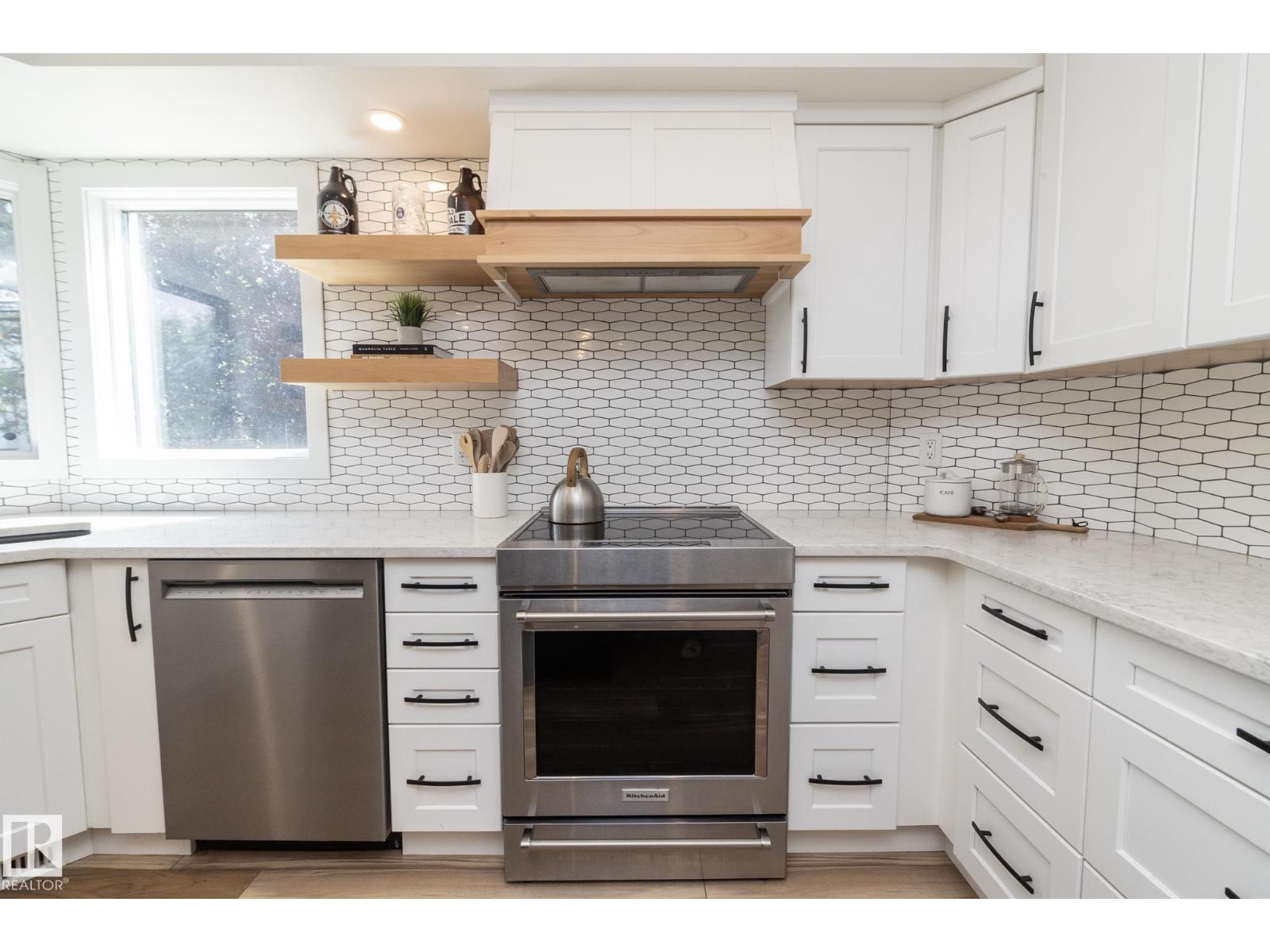 808 HEPBURN AV NW - 26