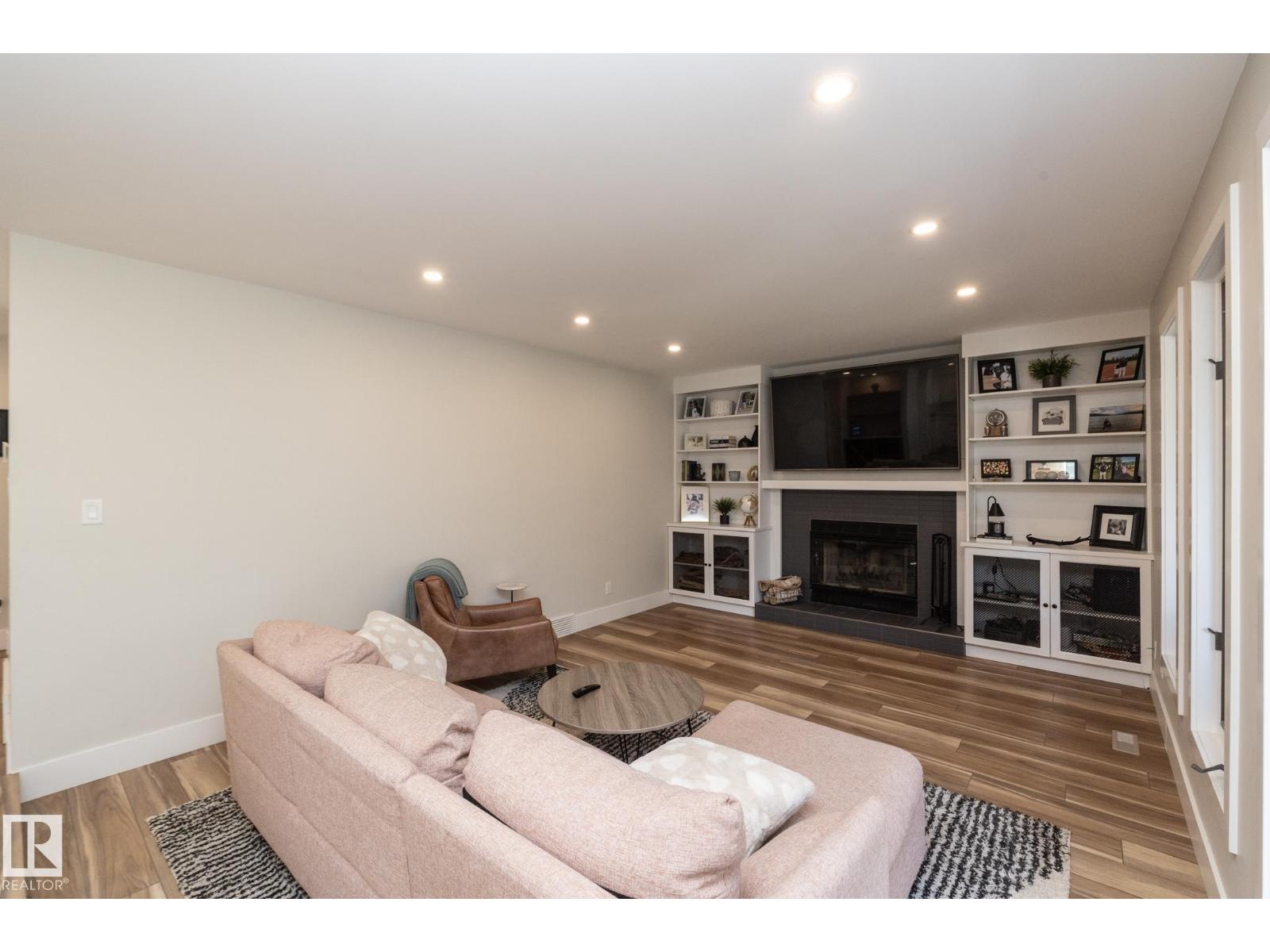 808 HEPBURN AV NW - 28